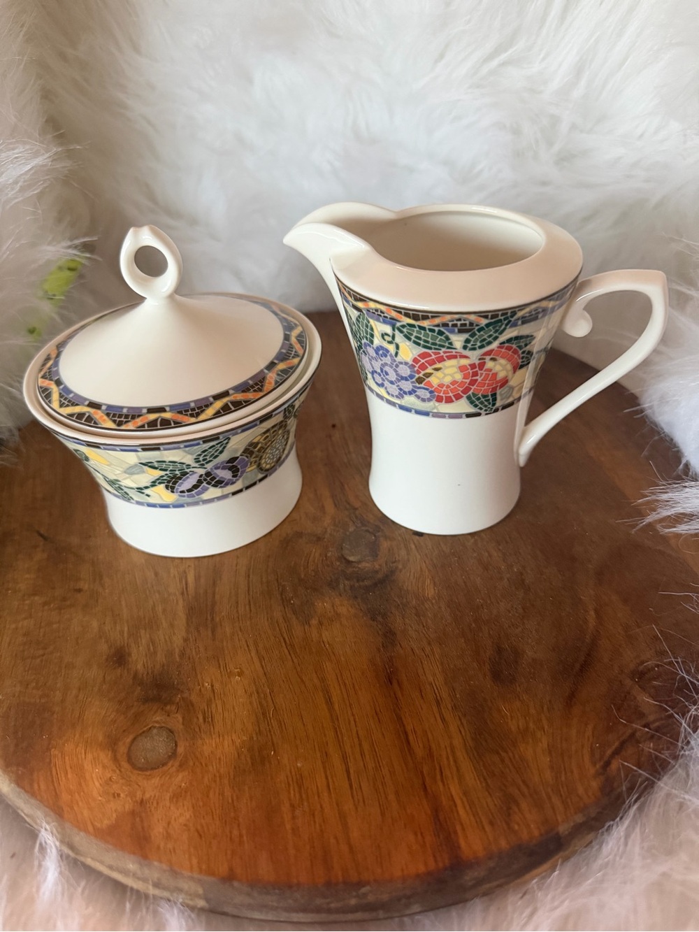 Mikasa Chelsea Court HK704 porcelain sugar bowl and creamer set.